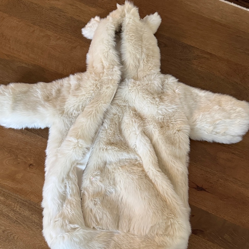 Restoration Hardware Baby Luxe Cozy Cream Faux Fur Hooded Bunting - 6 months